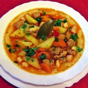 sertes-gulyasleves
